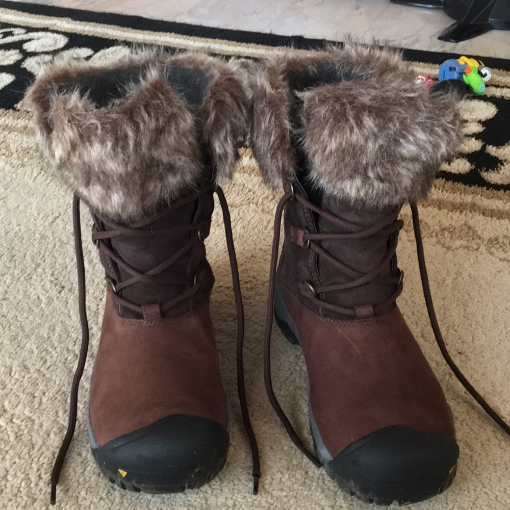 Like new Keen winter boots